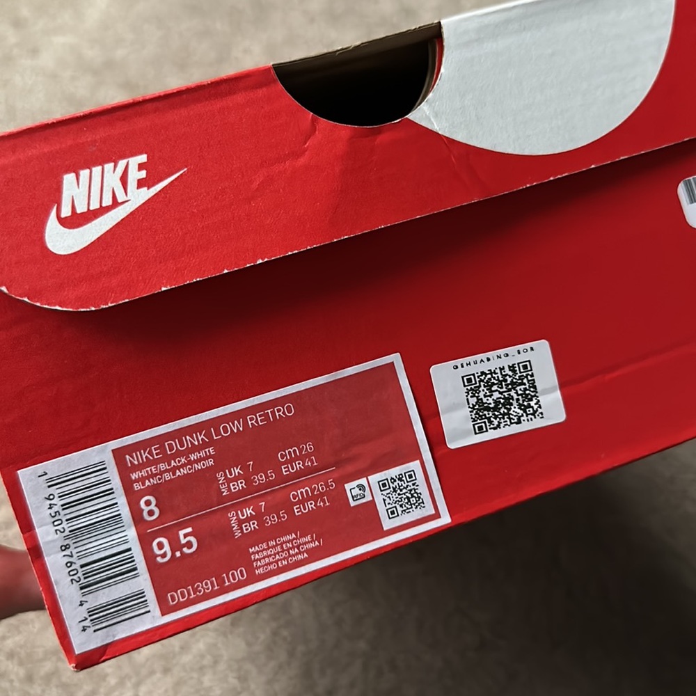 Men’s Nike Dunks - Picture 2 of 3